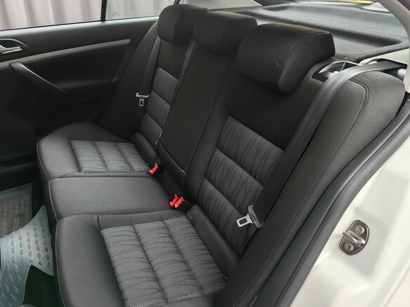 2011 Skoda Octavia II (A5) Рестайлинг, белый - вид 8