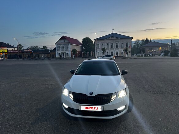 2017 Skoda Octavia III (A7) Рестайлинг, белый, 1880000 рублей - вид 1
