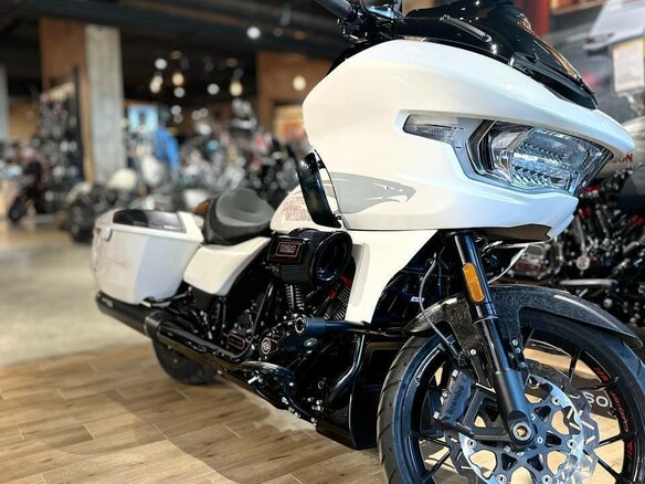 2024 Harley-Davidson CVO Road Glide ST, белый, 4900000 рублей - вид 12