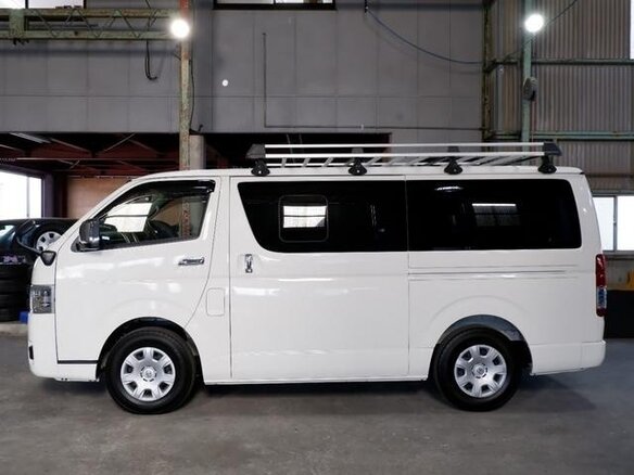 2023 Toyota HiAce H200 Рестайлинг, белый, 4989000 рублей - вид 1