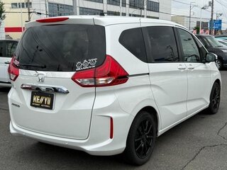 2022 Honda Freed II Рестайлинг, белый, 1390000 рублей, вид 4