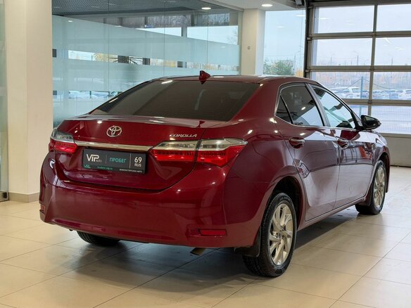 2017 Toyota Corolla XI (E160, E170, E180) Рестайлинг 1, красный, 1615000 рублей - вид 5