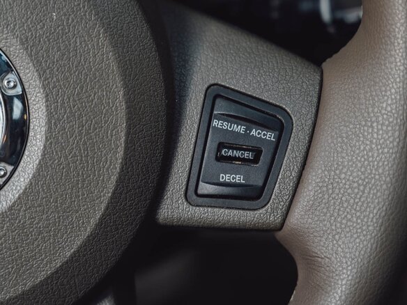 2006 Jeep Commander, чёрный, 1730000 рублей - вид 12