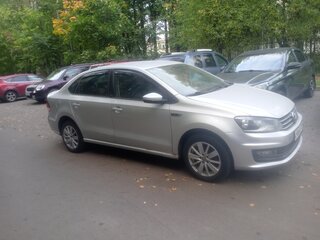 2016 Volkswagen Polo V Рестайлинг, серебристый, 930000 рублей, вид 1