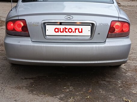 2006 Hyundai Sonata ТагАЗ IV (EF) Рестайлинг, серебристый, 330000 рублей, вид 4