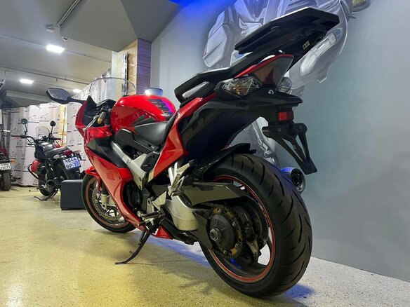 2015 Honda VFR 800, красный, 745000 рублей - вид 16