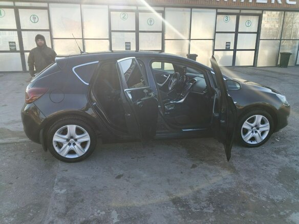 2012 Opel Astra J, чёрный, 750000 рублей - вид 3