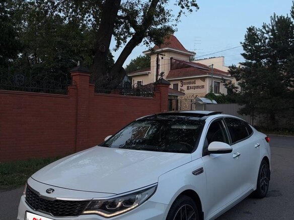 2019 Kia Optima IV Рестайлинг, белый, 1790000 рублей - вид 1