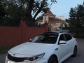 2019 Kia Optima IV Рестайлинг, белый, 1790000 рублей - вид 1