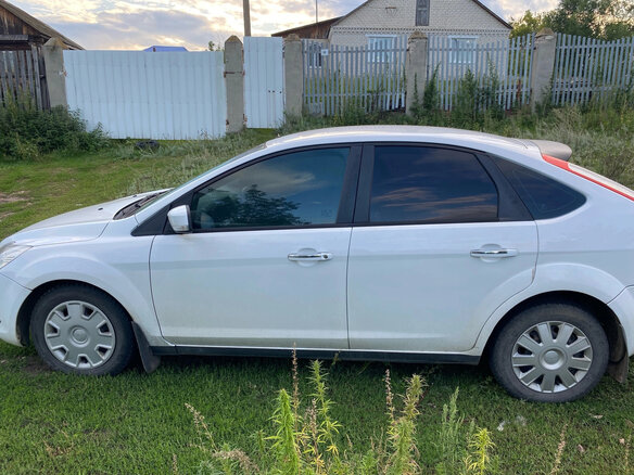 2011 Ford Focus II Рестайлинг, белый, 500000 рублей - вид 4