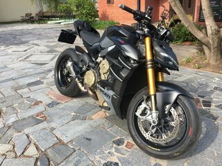 2023 Ducati Streetfighter V4, чёрный, 1930862 рублей, вид 3