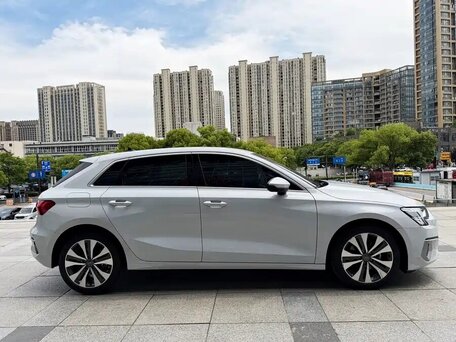 2022 Audi A3 Sportback 35 TFSI IV (8Y), белый, 1688000 рублей, вид 3