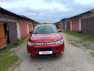 2013 Mitsubishi Outlander III, красный, 1250000 рублей, вид 3