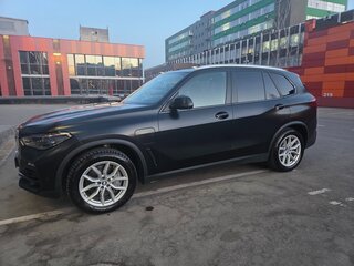 2020 BMW X5 45e IV (G05/G18), чёрный, 6850000 рублей, вид 4