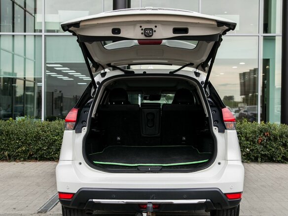 2019 Nissan X-Trail III Рестайлинг, белый, 1830000 рублей - вид 25