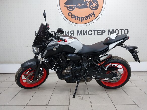 2018 Yamaha MT-07 (FZ-07), серый, 749000 рублей - вид 1