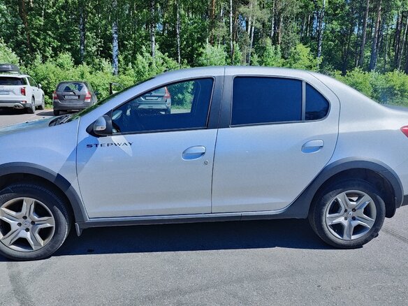 2020 Renault Logan Stepway II Рестайлинг, серый, 1150000 рублей - вид 2