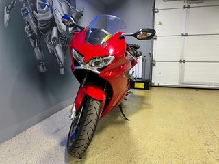 2015 Honda VFR 800, красный, 745000 рублей, вид 3