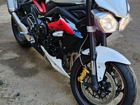2015 Triumph Street Triple, белый, 700000 рублей, вид 1