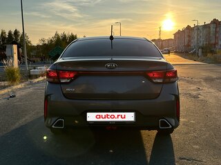 2021 Kia Rio IV Рестайлинг, серый, 1650000 рублей, вид 4