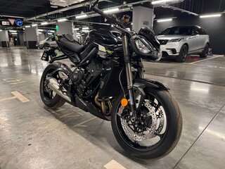 2024 Triumph Street Triple, чёрный, 1400000 рублей, вид 2