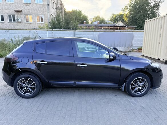 2014 Renault Megane III Рестайлинг, чёрный - вид 2