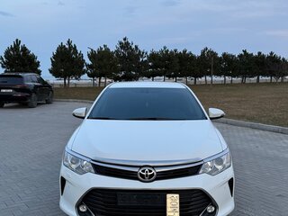 2015 Toyota Camry VII (XV50) Рестайлинг, белый, 1650000 рублей, вид 3