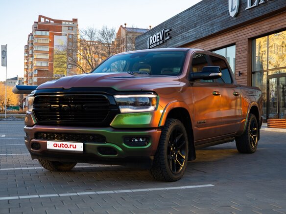 2020 Ram 1500 Quad Cab V, серый, 8450000 рублей - вид 1