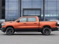 2026 Ram 1500 Quad Cab V Рестайлинг, оранжевый, 8910000 рублей - вид 3