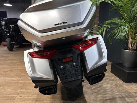 2025 Honda GL 1800 Gold Wing, серебристый, 4200000 рублей, вид 2