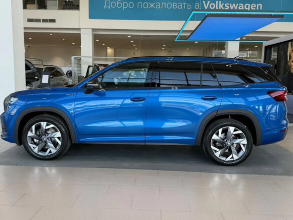2025 Skoda Kodiaq II, синий, 7150000 рублей - вид 5