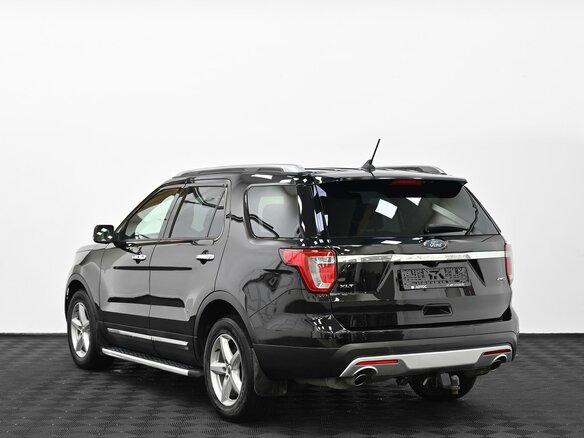 2017 Ford Explorer V Рестайлинг, чёрный, 1965000 рублей - вид 3