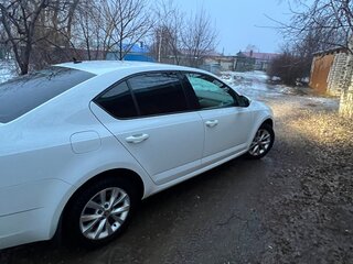 2017 Skoda Octavia III (A7) Рестайлинг, белый, 1550000 рублей, вид 4