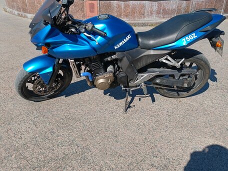 2005 Kawasaki Z 750, синий, 380000 рублей, вид 1