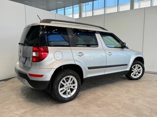 2014 Skoda Yeti I Рестайлинг, серебристый, 1380000 рублей, вид 5