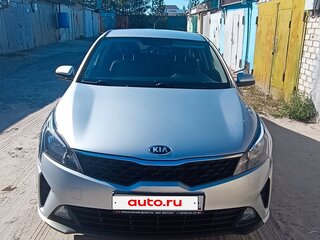 2020 Kia Rio IV Рестайлинг, серый, 1450000 рублей, вид 1