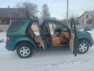 1998 Mercedes-Benz M-Класс 320 I (W163), зелёный, 500000 рублей, вид 5