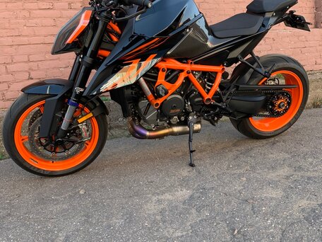 2022 KTM 1290 Super Duke R Evo, чёрный, 1528970 рублей, вид 2