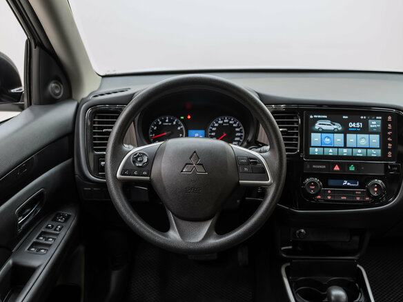 2022 Mitsubishi Outlander III Рестайлинг 3, белый, 2800000 рублей - вид 12