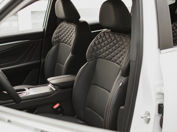 2026 Geely Okavango I Рестайлинг, белый, 3870900 рублей - вид 30