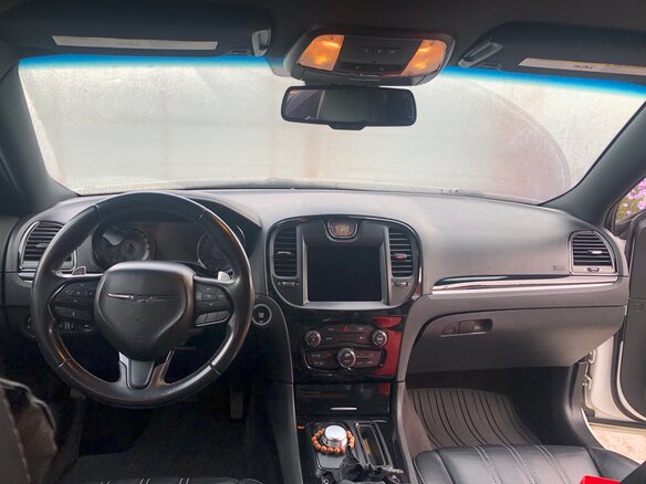 2017 Chrysler 300C II Рестайлинг, белый, 2600000 рублей - вид 7