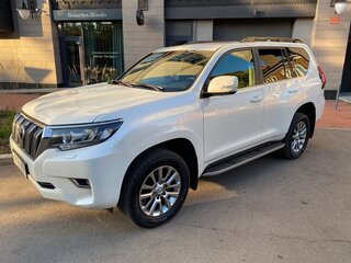 2018 Toyota Land Cruiser Prado 150 Series Рестайлинг 2, белый, 5900000 рублей, вид 2