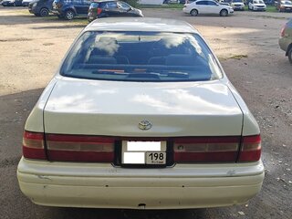 1996 Toyota Crown X (S150), белый, 800000 рублей, вид 3