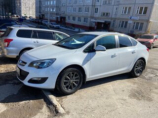 2014 Opel Astra J Рестайлинг, белый, 990000 рублей, вид 1