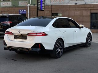 2024 BMW 5 серии 520i VIII (G60/G61/G68), белый, 6700066 рублей, вид 5