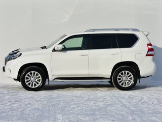 2013 Toyota Land Cruiser Prado 150 Series Рестайлинг 1, белый, 2970000 рублей, вид 2