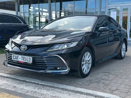 2021 Toyota Camry VIII (XV70) Рестайлинг, чёрный, 2463000 рублей, вид 2