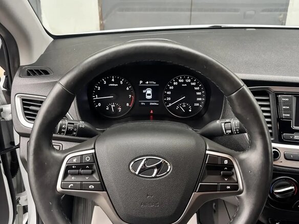 2018 Hyundai Solaris II, белый, 1600000 рублей - вид 11