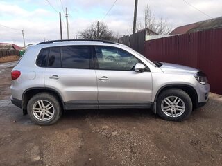 2013 Volkswagen Tiguan I Рестайлинг, серебристый, 899000 рублей, вид 2