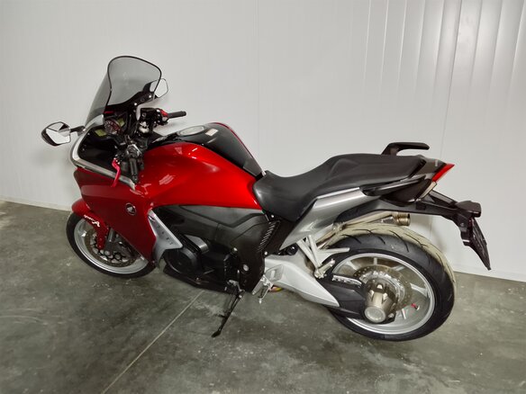 2011 Honda VFR 1200, красный, 669000 рублей - вид 4